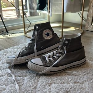Grey converse.
